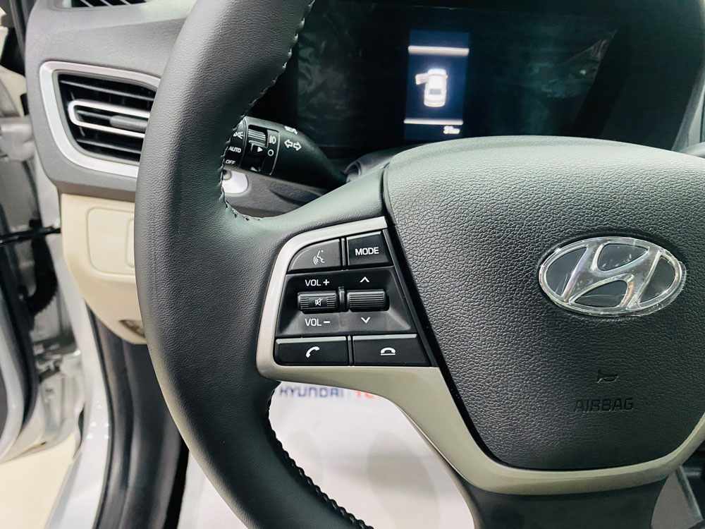 phim chuc nang ben trai vo lang Hyundai Accent 1.4 AT dac biet