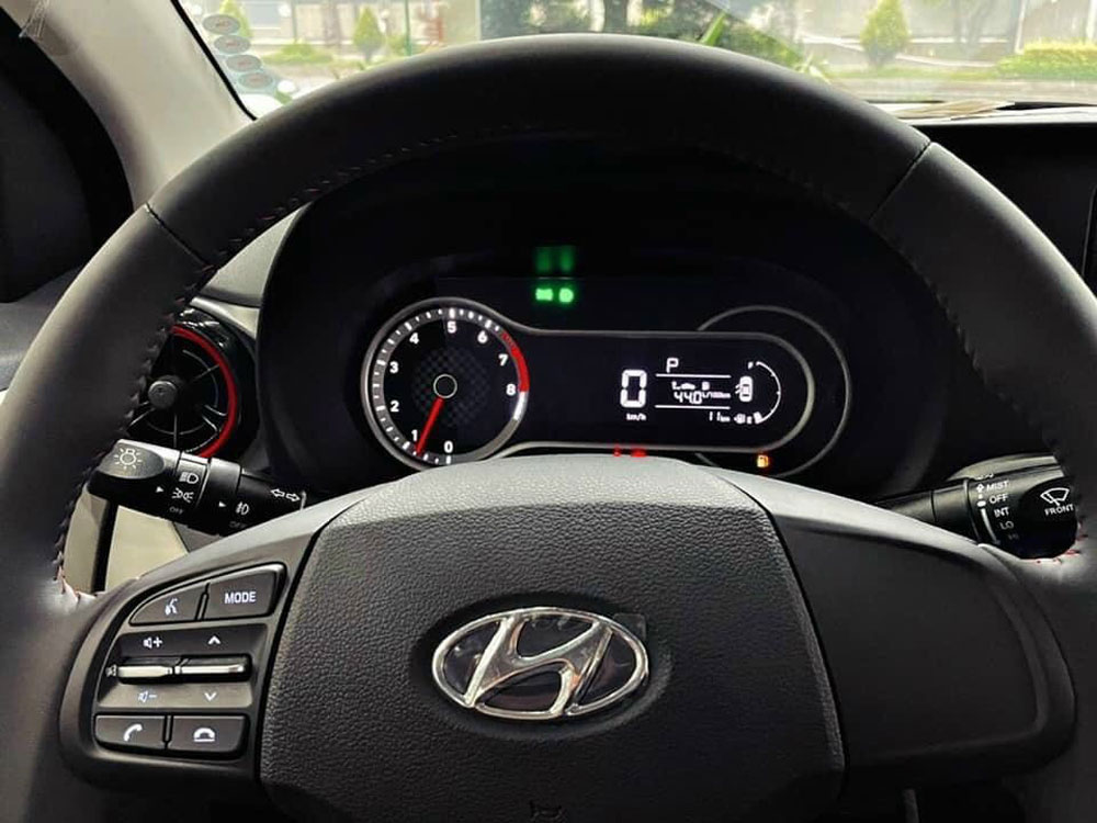 man hinh hien thi sau vo lang Hyundai Grand i10 Sedan AT tieu chuan
