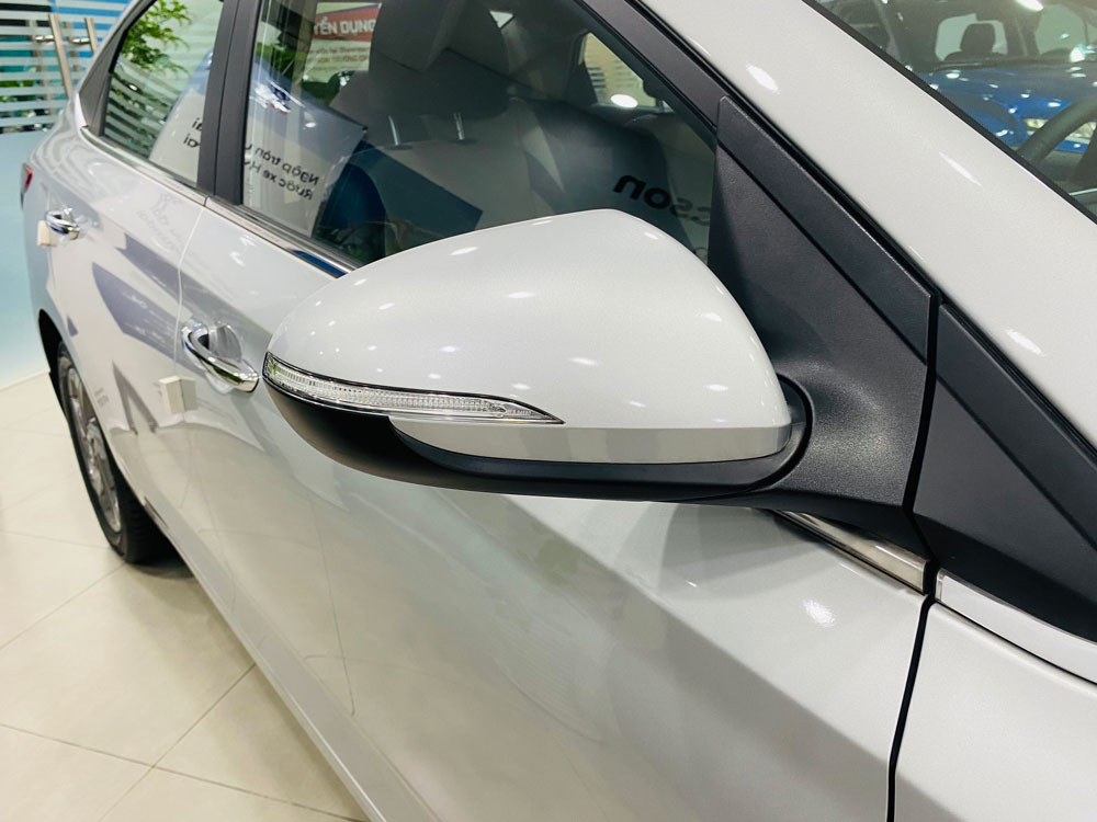 guong chieu hau Hyundai Accent 1.4 AT dac biet