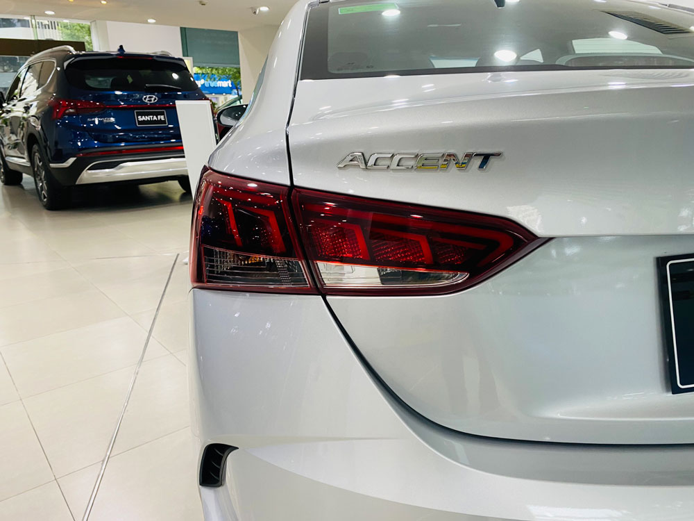 den hau Hyundai Accent 1.4 AT dac biet