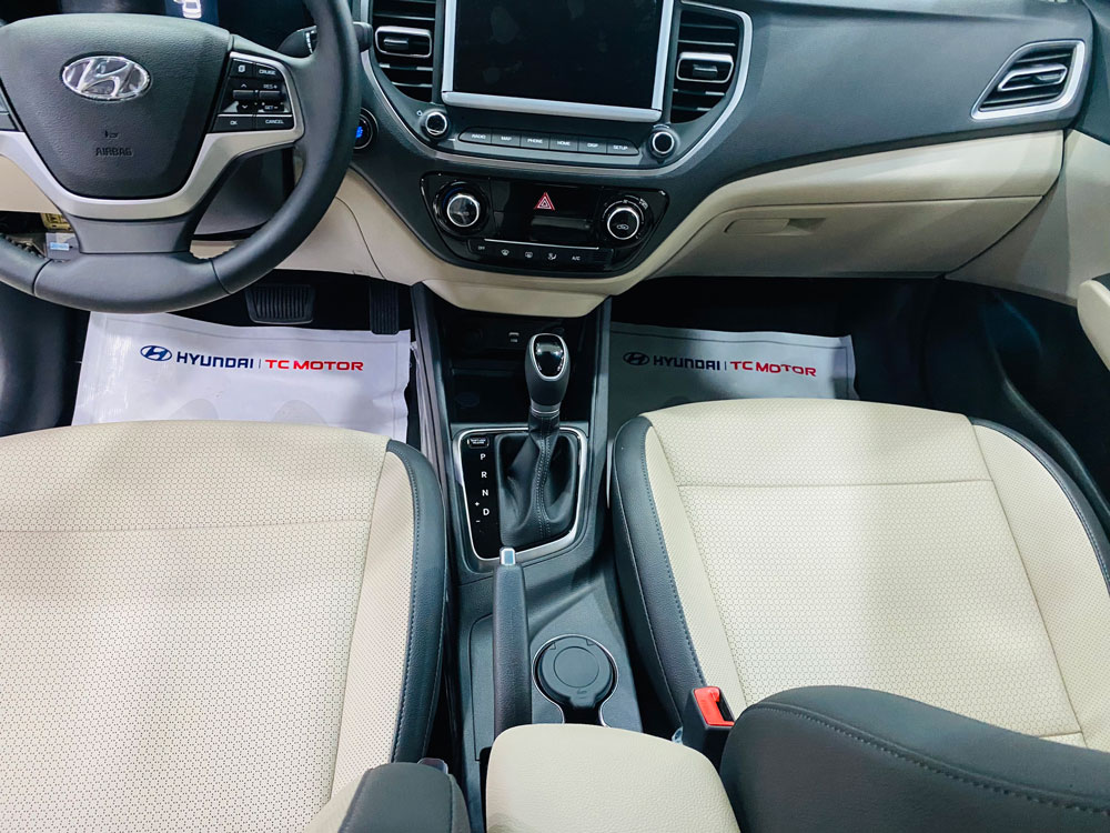 khu vuc dieu khien trung tam Hyundai Accent 1.4 AT dac biet