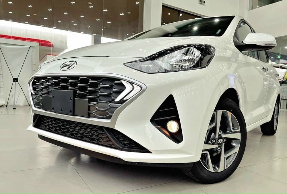 phan dau xe Hyundai Grand i10 Sedan AT tiêu chuẩn