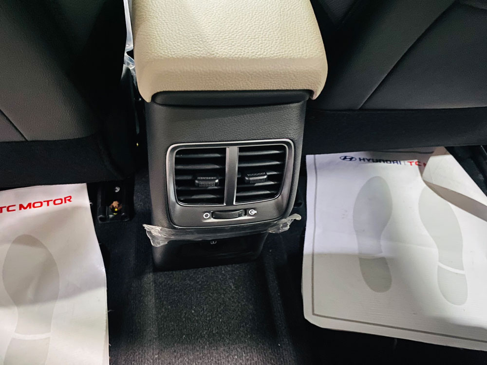 hoc gio lam mat hang ghe sau Hyundai Accent 1.4 AT dac biet