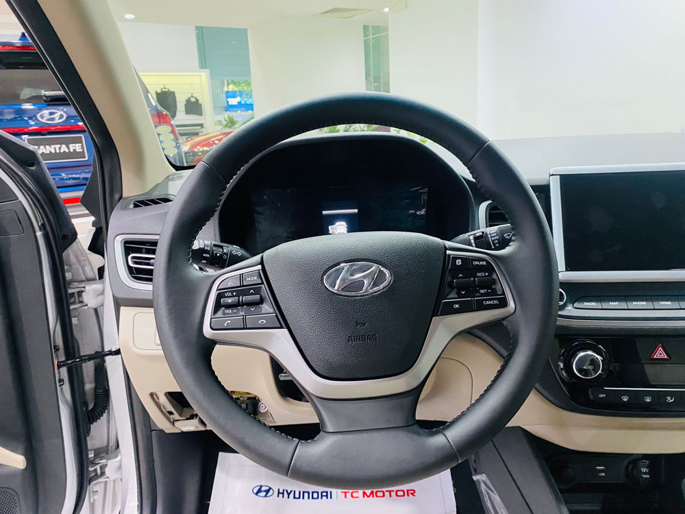vo lang Hyundai Accent 1.4 AT dac biet