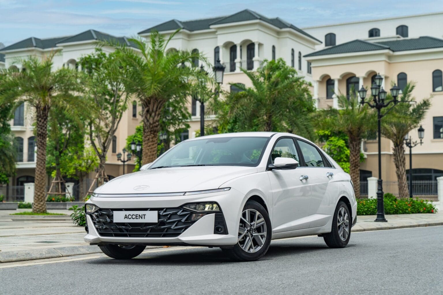 dai ly xe hyundai chinh hang gan cau ong lanh, quan 4